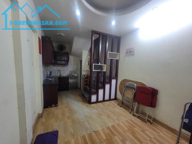 Cho thuê nhà ngõ 467 Lĩnh Nam 5 tầng x 30m2, 3 ngủ, 4 vệ sinh, 9 Triệu ở gđ, nhóm 6 người
