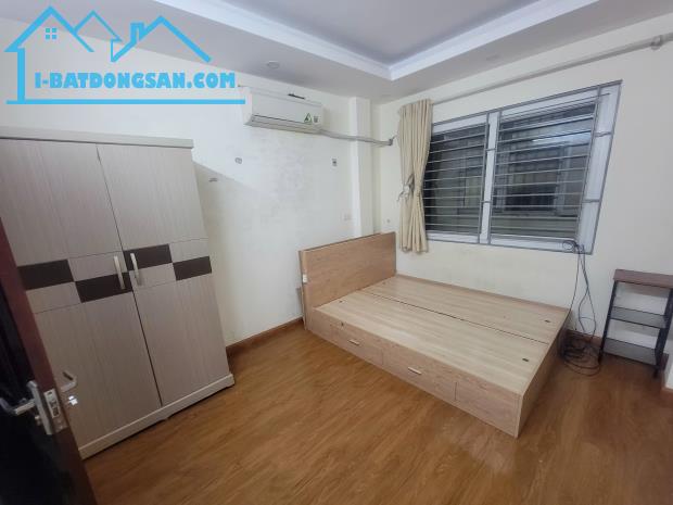 Cho thuê nhà ngõ 467 Lĩnh Nam 5 tầng x 30m2, 3 ngủ, 4 vệ sinh, 9 Triệu ở gđ, nhóm 6 người - 3
