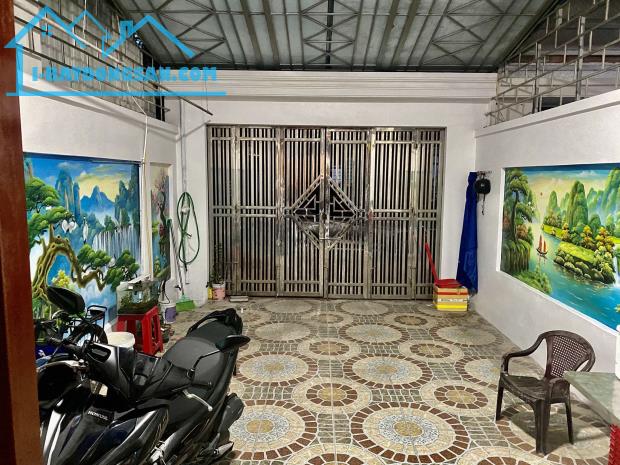 BÁN NHÀ 5.4 TỶ 4 TẦNG 74M2 CÓ SÂN ĐỂ Ô TÔ VỊ TRÍ VIP KHU HOÀ VƯỢNG