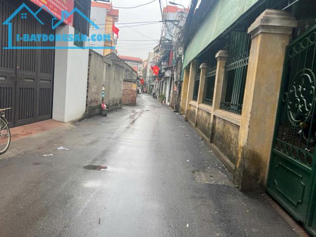 .
Giá chỉ 2,1 tỷ VND cho diện tích 72m2, pháp lý đầy đủ.
Mặt tiền rộng 4m, cực kỳ phù hợp