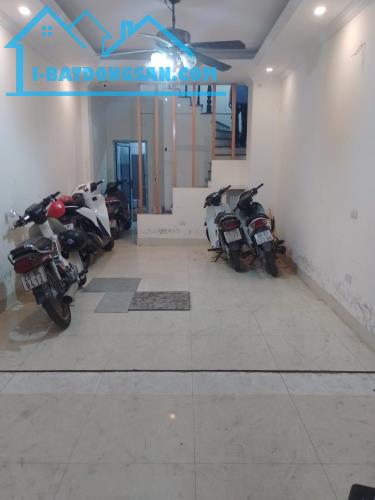 BÁN NHÀ PHỐ  BẠCH MAI – HAI BÀ TRƯNG GẦN NGÃ TƯ THANH NHÀN, NGÕ THÔNG, 4 TẦNG NỞ HẬU.