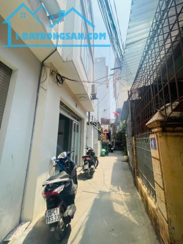 Bán gấp nhà thư trung, Văn Cao , Ngô Quyền,HP.2,39 tỷ, 43m2, 3 tầng.