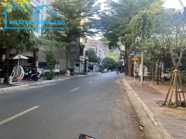 Bán đất Mặt tiền Nguyễn Thị Minh Khai, P8, Giá: 9.5 tỷ (TL)