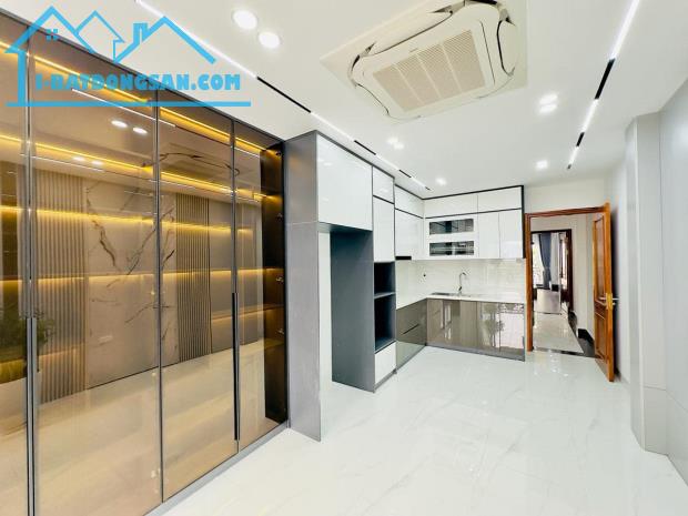 Nhà mặt phố xây mới Dương Văn Bé, Hai Bà Trưng. DT 68m2 x6T thang máy, 1 mặt ngõ oto