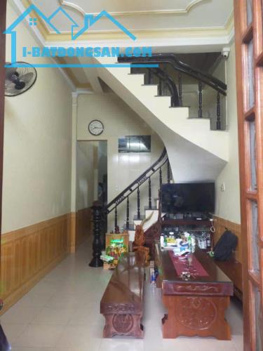 ⚠️ Cần bán gấp ngôi nhà đúc 2 tầng có sổ , kiệt Đường Lê Đại Hành TP Huế. Cách Mặt Tiền