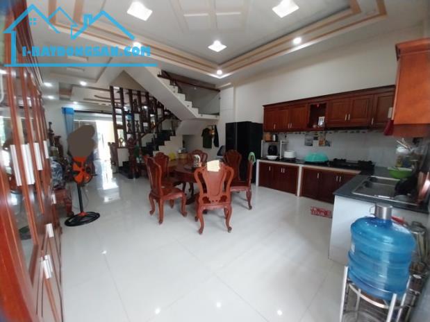 NHÀ PHỐ NGUYỄN VĂN KHỐI – GÒ VẤP – HẺM XE HƠI – 3 TẦNG – CHỈ 7.99 TỶ – GẦN CÔNG AN QUẬN - 2