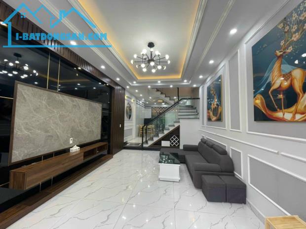 Cho thuê nhà phố Văn Cao, DT: 58m2, 4 phòng ngủ.