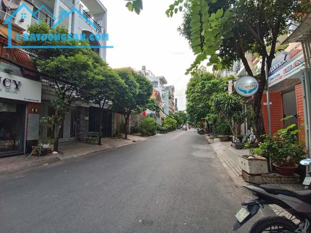 BÁN NHÀ ĐẸP HẺM XE HƠI, 1 TRÊT, 2 LẦU,DT:  8M x 22M, GIÁ 24 TỶ CÒN TLCHỦ - 2