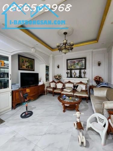 HIẾM CÓ! BÁN BIỆT THỰ PHỐ THÁI HÀ - LÔ GÓC 184M² - MT 12M - Ô TÔ TRÁNH - KINH DOANH - GIÁ - 3