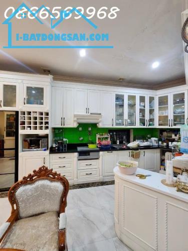 HIẾM CÓ! BÁN BIỆT THỰ PHỐ THÁI HÀ - LÔ GÓC 184M² - MT 12M - Ô TÔ TRÁNH - KINH DOANH - GIÁ - 2