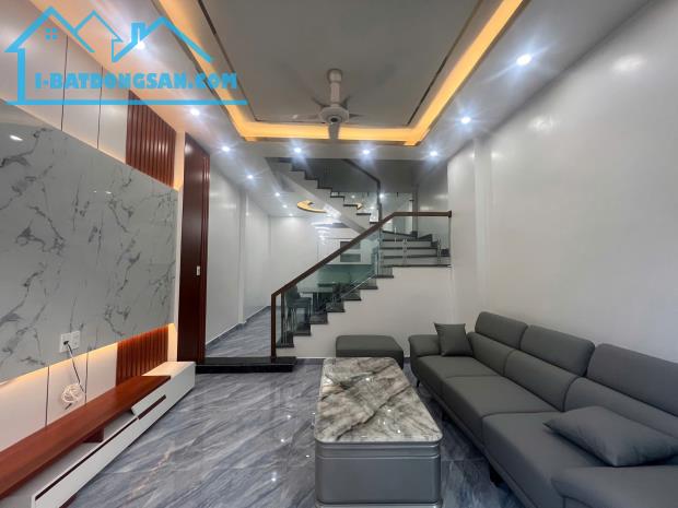 DUY NHẤT CĂN nhà 3,5 tầng  Sở Dầu-Hồng Bàng giá siêu hấp dẫn chỉ 3,tỷ xx Lh 0979087664