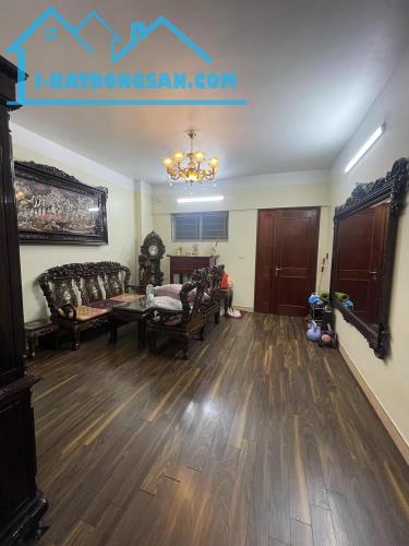Bán chung cư Việt Hưng-Long Biên-82m 2n1wc-sổ sẵn giao dịch-giá 3.5 tỷ (thương lượng)