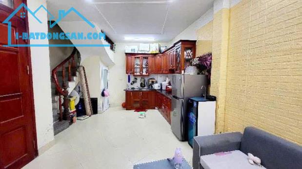 Cho thuê nhà ngõ Hoàng Mai 5 tầng x 34m2, 3 ngủ, 11 Triệu làm VP, ở gđ, nhóm đi làm - 3