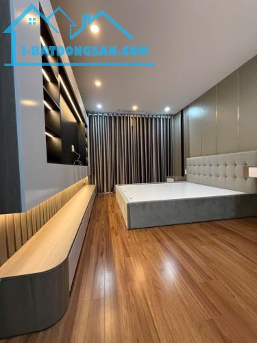 MỘT CĂN DUY NHẤT - HÀNG XÓM KĐT VIỆT HƯNG - 45M2 - 5 TẦNG - THANG MÁY - FULL NỘI THẤT - Ô - 3