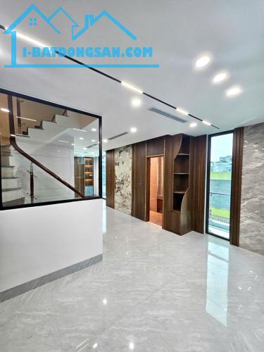 Bán nhà, văn phòng 5T lô góc,đường ô tô Ngọc Thuỵ DT65m .19,8 tỷ - 2