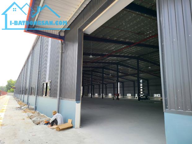 Cho thuê 4300m2 xưởng mới 100% Tân Uyên , PCCC tự động, đường công, giấy tờ đầy đủ