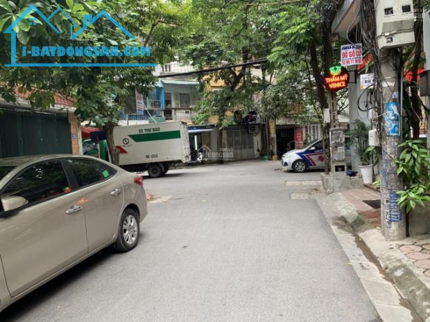 Bán nhà phân lô phố 8/3 ô tô đỗ cửa, 41m2 mặt tiền rộng, nhà đẹp giá 5,9 tỷ cực hiếm