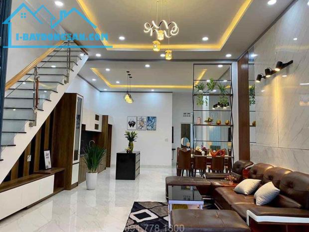 Bán nhà phân lô phố 8/3 ô tô đỗ cửa, 41m2 mặt tiền rộng, nhà đẹp giá 5,9 tỷ cực hiếm - 1