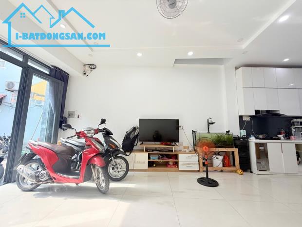 LAM SƠN - P2 TÂN BÌNH - HẺM Ô TÔ - DT:44M2 [ 4 ❌ 11M ] 4 TẦNG,4PN - CHỈ 8,3 TỶ - 4