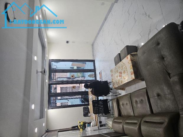 Trương Định, mặt ngõ, 10m ra phố, 2 thoáng, nhà đẹp, thang máy, ở sướng