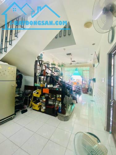 Bán nhà hẻm 6m Nguyễn Hữu Cảnh - đối diện Landmart, DT: 7x14m, 2 tầng- 2PN, 9.9 tỷ. - 2