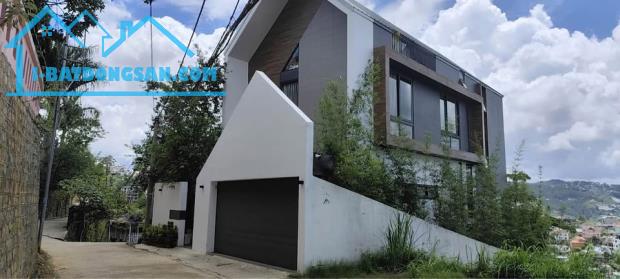 căn biệt thự là sự kết hợp hoàn hảo giữa kiến trúc và công năng sử dụng.