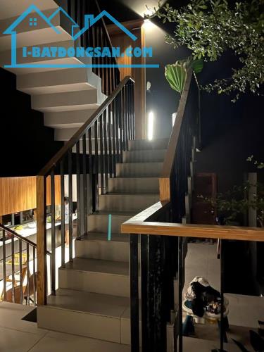 căn biệt thự là sự kết hợp hoàn hảo giữa kiến trúc và công năng sử dụng. - 1