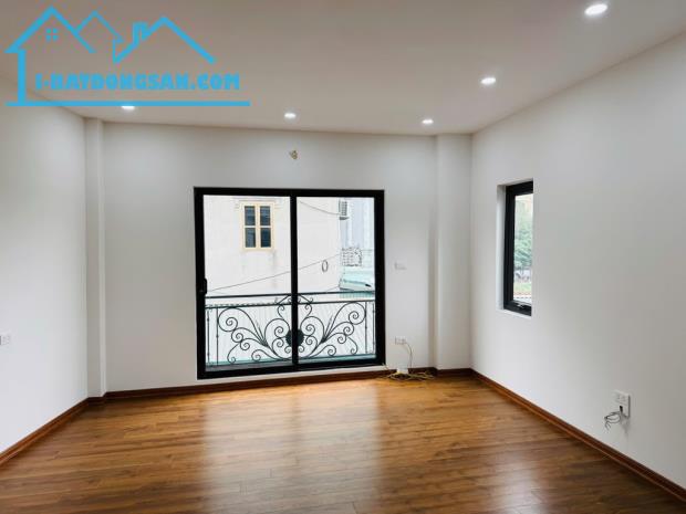 Hiếm! Nhà đẹp Phúc Lợi - 40m2 x 5 tầng, mặt tiền 6m ở ngay - giá 4.x tỷ - 4