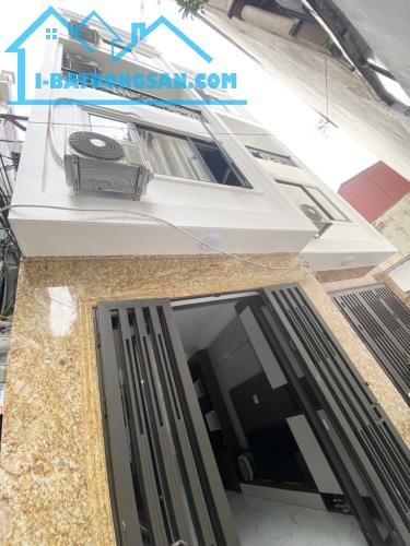 Bán nhà Định Công, Ô tô đỗ cửa, Nhà mới nguyên tặng kèm nội thất xịn, DT:  30 m2, Giá chỉ
