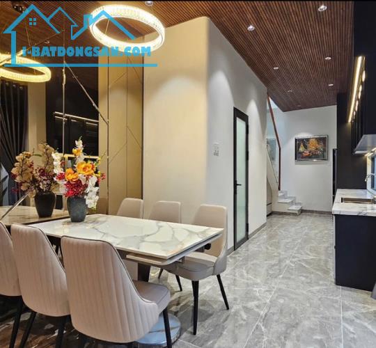 Q7- TIỂU BIỆT THỰ- CÁCH MẶT TIỀN PHẠM HỮU LẦU VÀI BƯỚC CHÂN- DT66m2 Giá Chỉ 6,5 Tỷ LH - 2