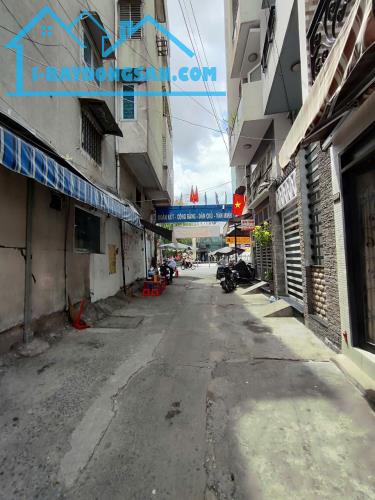 GẤP, Nhà 4 tầng 4PN, DT 40m2, Gần khu ẩm thực Phan Xích Long, chỉ 5 tỷ.