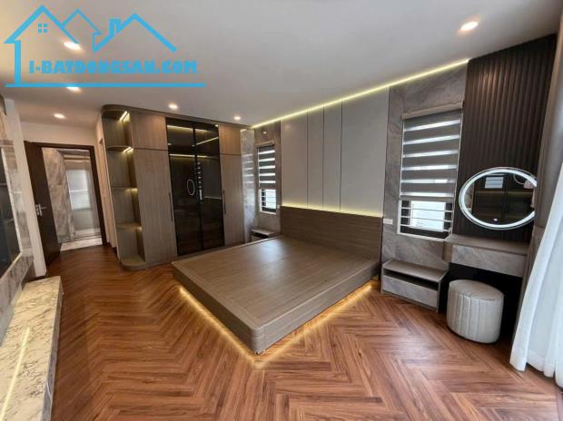 Bán nhà Thạch Bàn - Cạnh công viên. Gara ô tô - Thang Máy - Full nội thất. 41m x 7T - 4