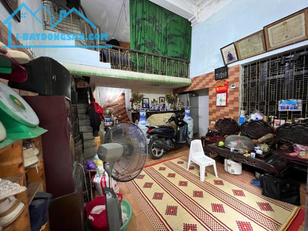 Cần bán nhà tại phố Hoàng Hoa Thám, lô góc, ngõ 3 gác quận Ba Đình
