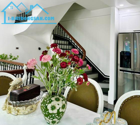 SIÊU VIP NGỌC TRÌ 45m2 6 TẦNG MT 5.2m,  8 tỷ 5, GARA Ô TÔ,  NÔI THẤT XIN XÒ. - 3