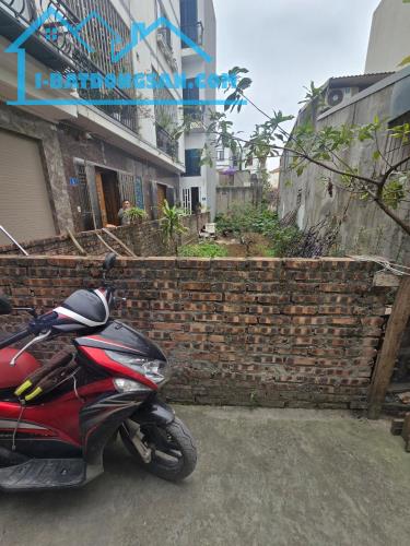 5. **"Đầu tư sinh lời cao với lô góc 70m2 pháp lý rõ ràng.