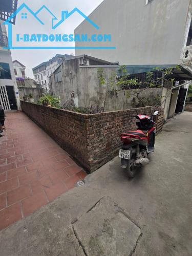 5. **"Đầu tư sinh lời cao với lô góc 70m2 pháp lý rõ ràng. - 1