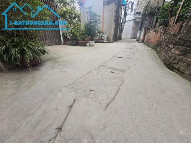 5. **"Đầu tư sinh lời cao với lô góc 70m2 pháp lý rõ ràng. - 2