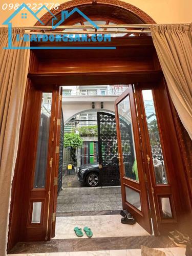 SIÊU PHẨM ĐẸP BÀU CÁT, ÔTÔ NGỦ BÊN TRONG, 5x22M, 5 TẦNG, THANG MÁY, NỞ HẬU, NỘI THẤT CAO