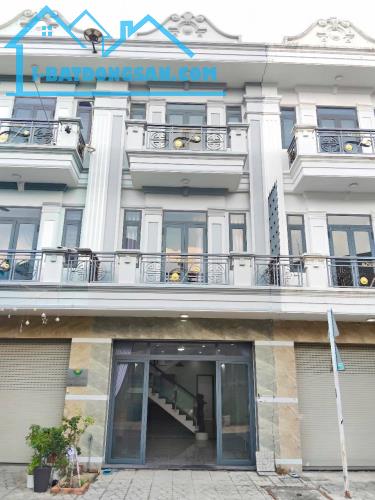 GIA ĐÌNH TÔI CẦN BÁN GẤP CĂN NHÀ PHỐ MẶT TIỀN ĐƯỜNG KINH DOANH MUA BÁN ĐƯỢC