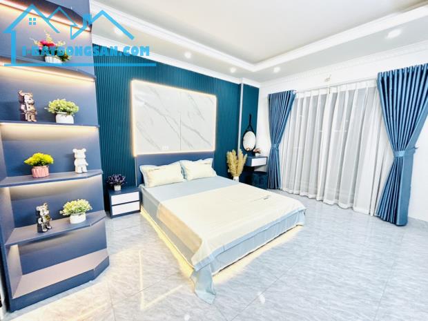 Bán nhà ngõ 150 Tân Khai Hoàng Mai, 30m² x 5 tầng, full nội thất, gần phố, giá chỉ 6.45 tỷ - 1