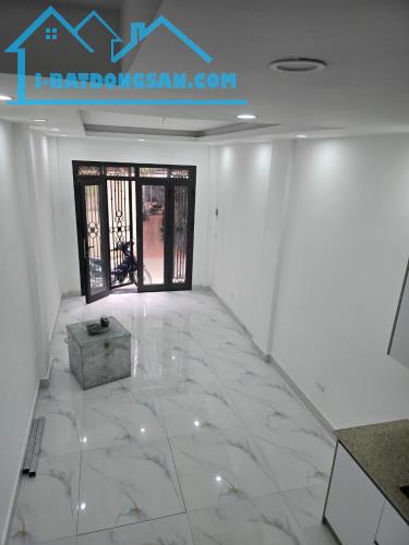 Bán nhà Nguyễn Phúc Lai lô góc dân xây nhà đẹp thoáng ,căn hộ dịch vụ ,an sinh tốt 30m giá
