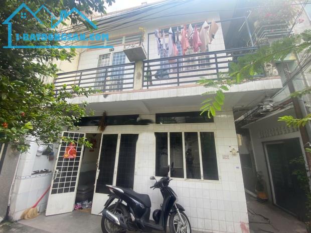 Nhỉnh 2tỷ, nhà 3 tầng, sát mặt tiền đường, ngang lớn 5m4, gần Phan Văn Trị, Gò Vấp