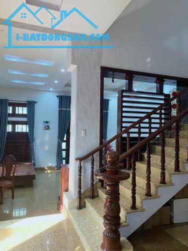 Bán BIỆT THỰ ĐẲNG CÂP 242m2 ngay Trung Tâm Dĩ An,ngang KHỦNG 12m - 3