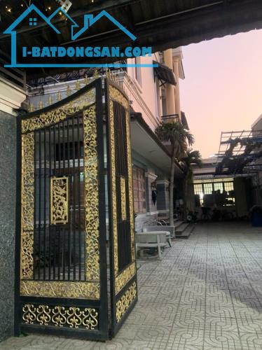 Bán BIỆT THỰ ĐẲNG CÂP 242m2 ngay Trung Tâm Dĩ An,ngang KHỦNG 12m - 4
