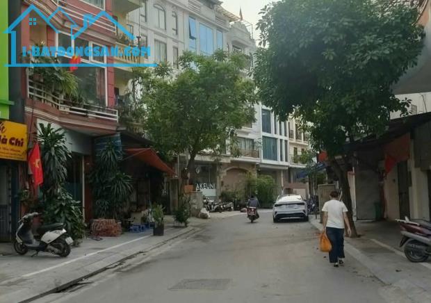 BÁN NHÀ PHÂN LÔ HOÀNG QUỐC VIỆT, LÔ GÓC 6T THOÁNG, VỈA HÈ, ÔTÔ TRÁNH, 43M2 HƠN 14 TỶ - 3