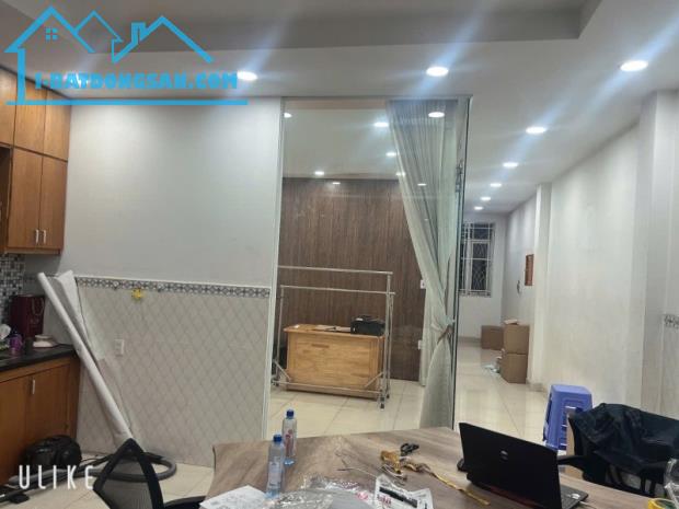 Bán nhà 1 Trệt 2 Lầu Trung Tâm Dĩ An 104m2,đường xe hơi,gần trường Câp 3 Dĩ An - 1