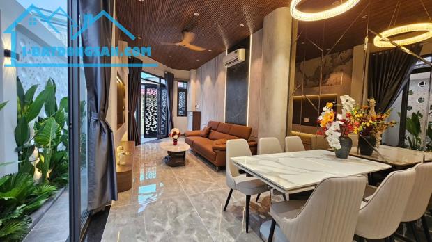BÁN NHÀ LÔ GỐC 4 LẦU ,FULL NỘI THẤT ĐẸP ,3PN ,ĐƯỜNG PHẠM HỮU LẦU, QUẬN 7