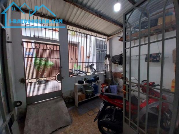 Bán nhà Q12, 81m2, 2PN, 3.4 tỷ - hẽm  rộng, vị trí đẹp, sổ hồng chính chủ! - 1