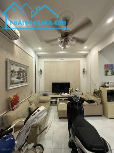 Nhà nguyên căn góc 4pn, 50m2, full đồ, có giảm mạnh cho người thuê lâu ở lâu dài - 1