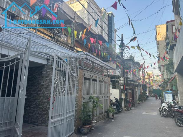 Bán nhà tập thể 90m đẹp như mặt phố tại 487 Nguyễn Trãi ô tô đỗ cửa, Thanh Xuân